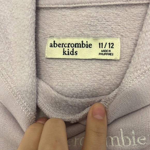 VGUC- Girls Abercrombie, and Fitch sweatshirt, size 11/12 - Picture 5 of 7